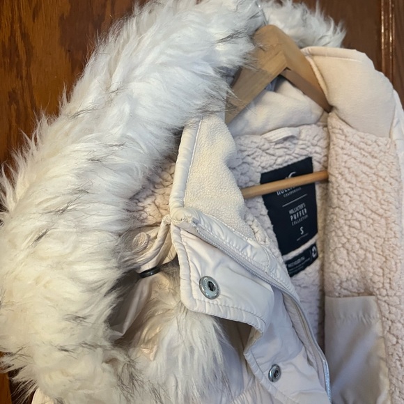 Hollister Cream Puffer Parka - Picture 7 of 16